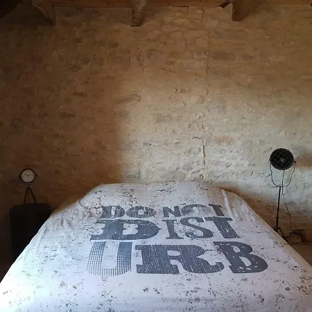 Maison Avec Tour En Pierre Au Coeur Des Champs De Lavande *