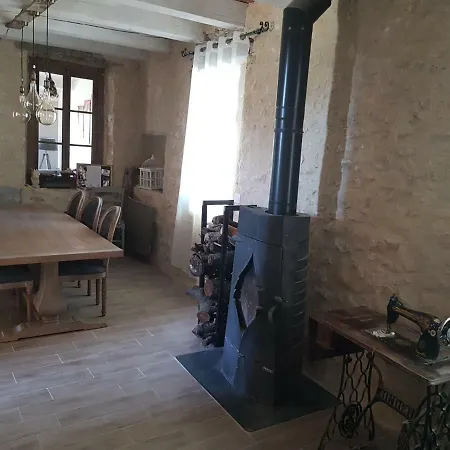 Maison Avec Tour En Pierre Au Coeur Des Champs De Lavande * Revest-du-Bion
